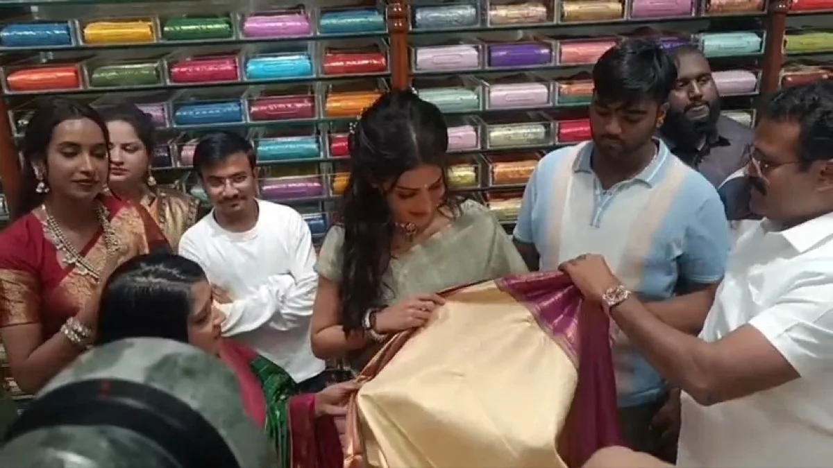 Subbhapradam shopping mall was inaugurated by the hands of movie actress Shruti Haasan